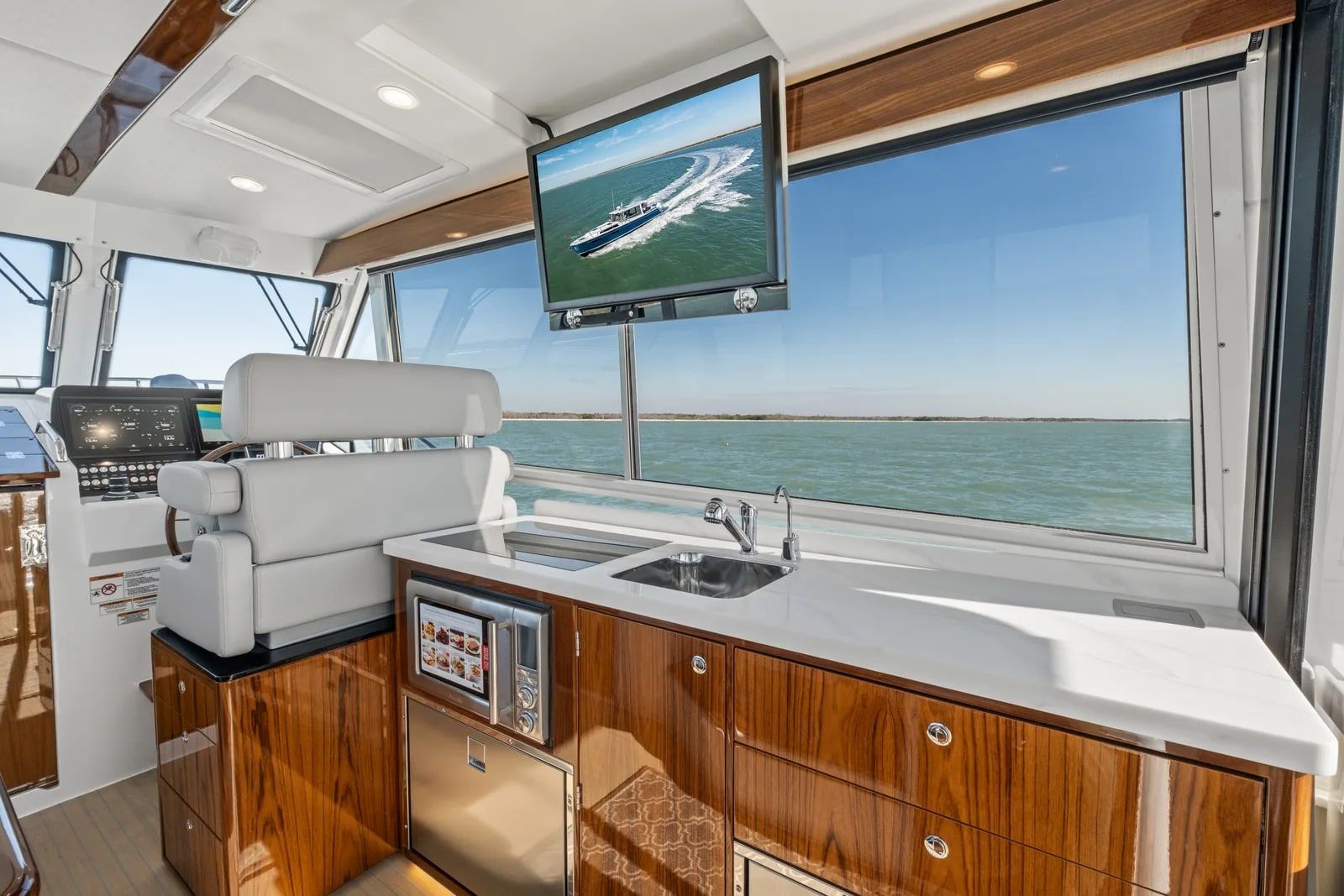 MJM 47R galley up design
