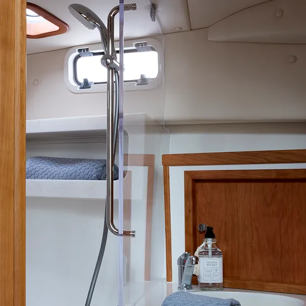 Large enclosed head - interior view