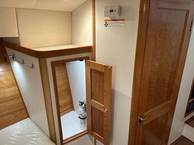 2025-mjm-yachts-35-closet-072