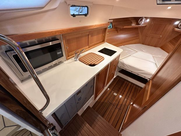 2025-mjm-yachts-35-salon-072