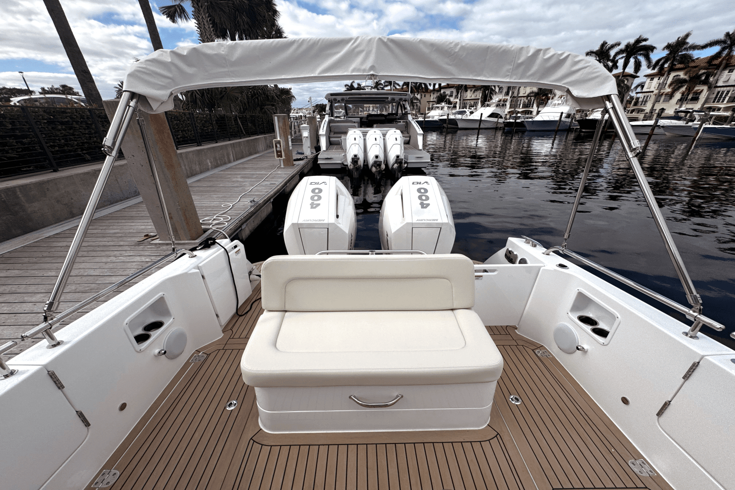 35-helmconsole-064-stern