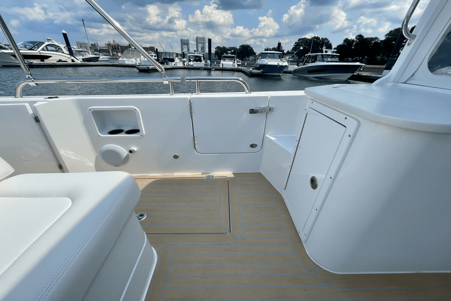 MJM-35-056-cockpit-door