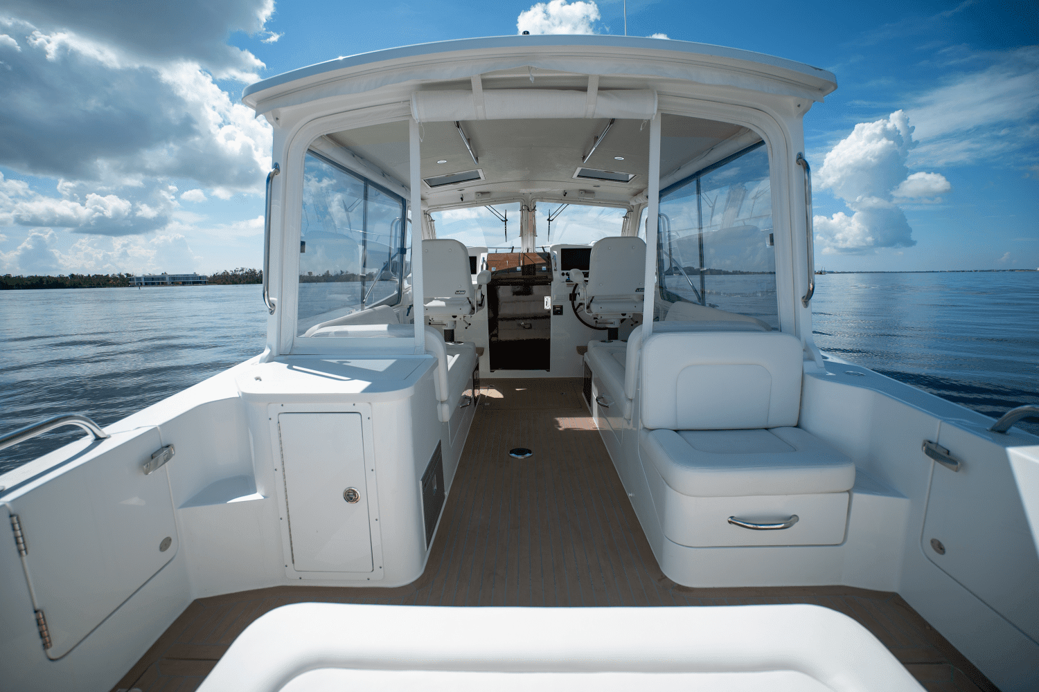 MJM35-058-pilothouse