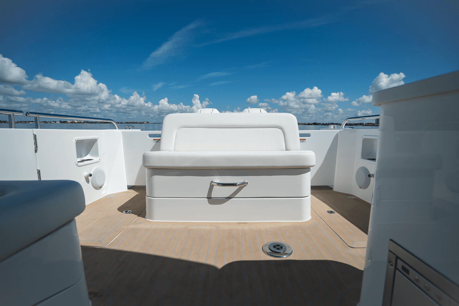 MJM35-058-sternseating